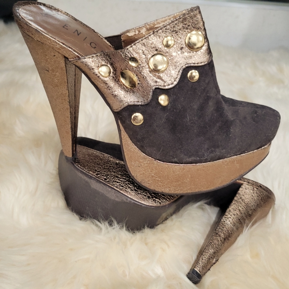 Size 6 "Enigma" Brown/Bronze boot style mules.
